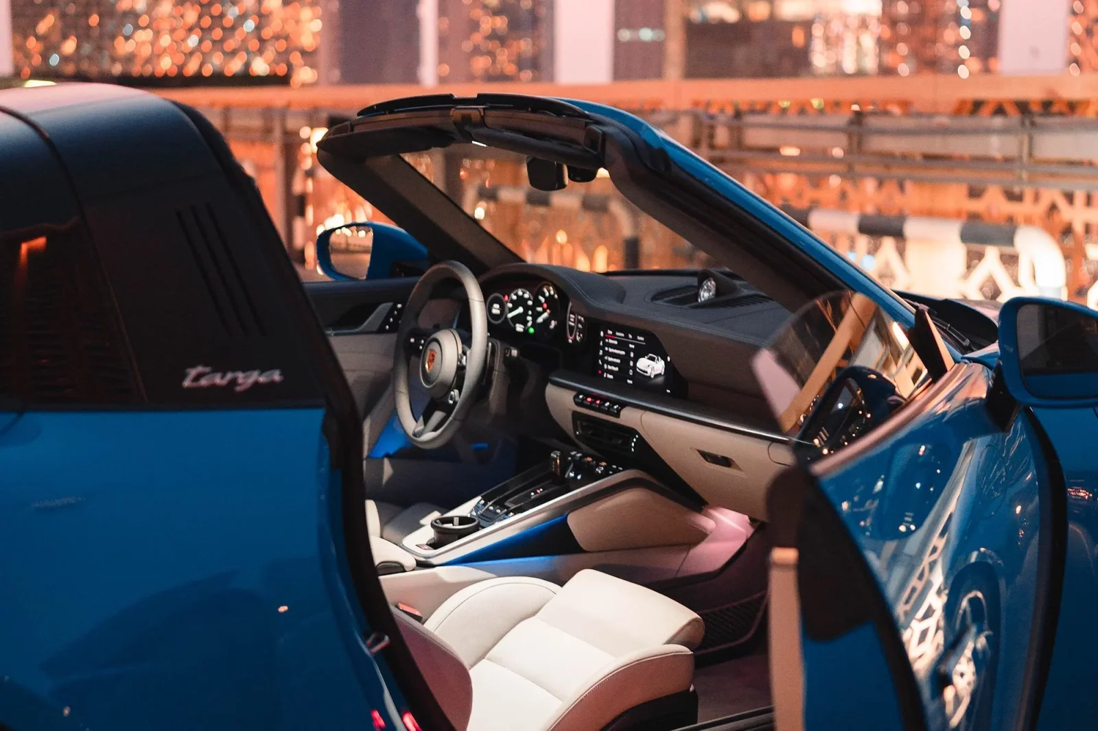 Loyer Porsche 911 Targa 4S Bleu 2022 en Dubai - 9 