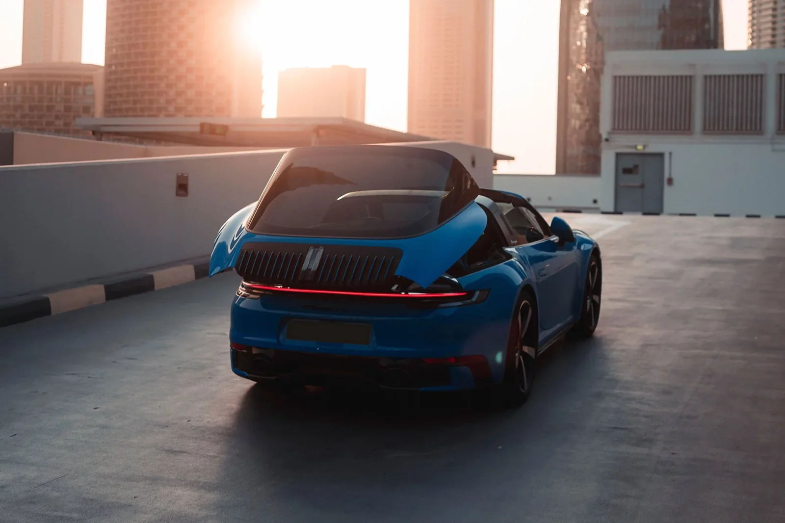 Loyer Porsche 911 Targa 4S Bleu 2022 en Dubai - 4 