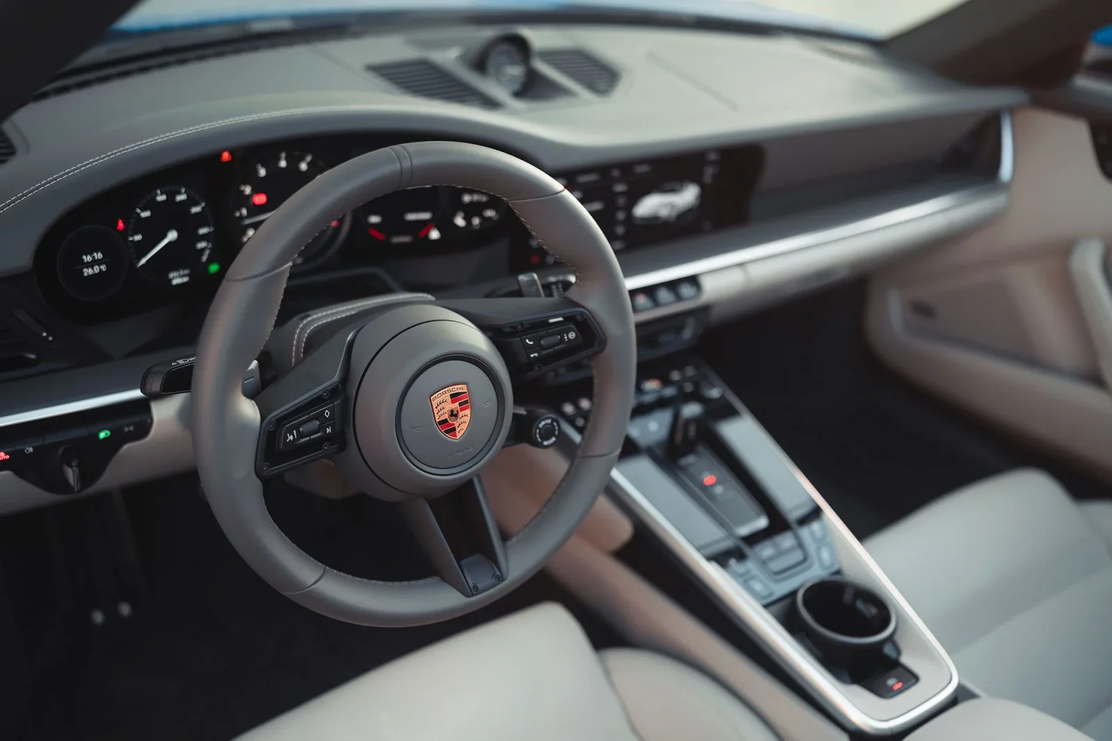 Loyer Porsche 911 Targa 4S Bleu 2022 en Dubai - 8 