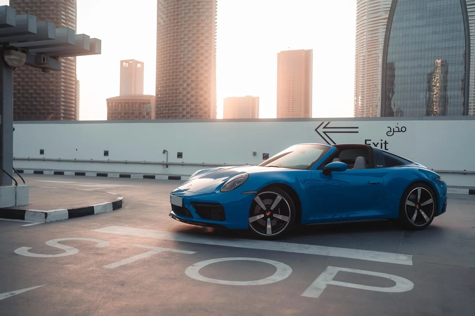 Loyer Porsche 911 Targa 4S Bleu 2022 en Dubai - 2 