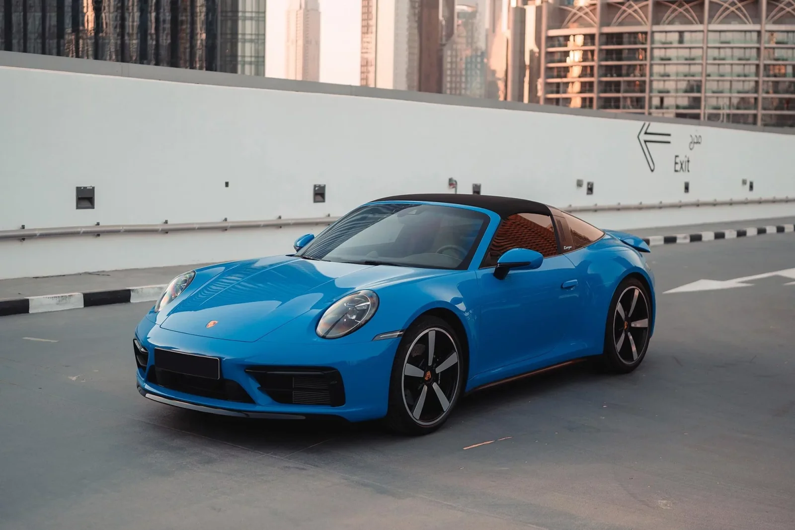 Kiralık Porsche 911 Targa 4S Mavi 2022 içinde Dubai