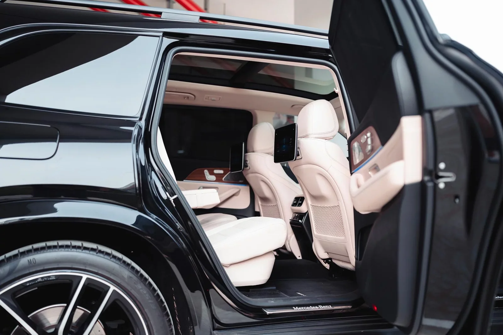 Alquiler Mercedes-Benz GLS-Class  Negro 2021 en Dubái - 10 