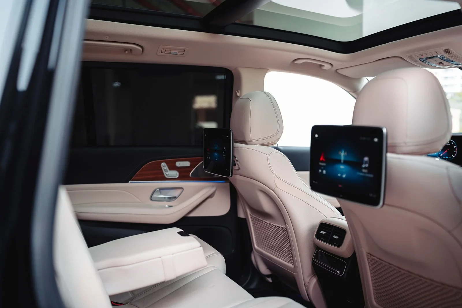 Alquiler Mercedes-Benz GLS-Class  Negro 2021 en Dubái - 11 