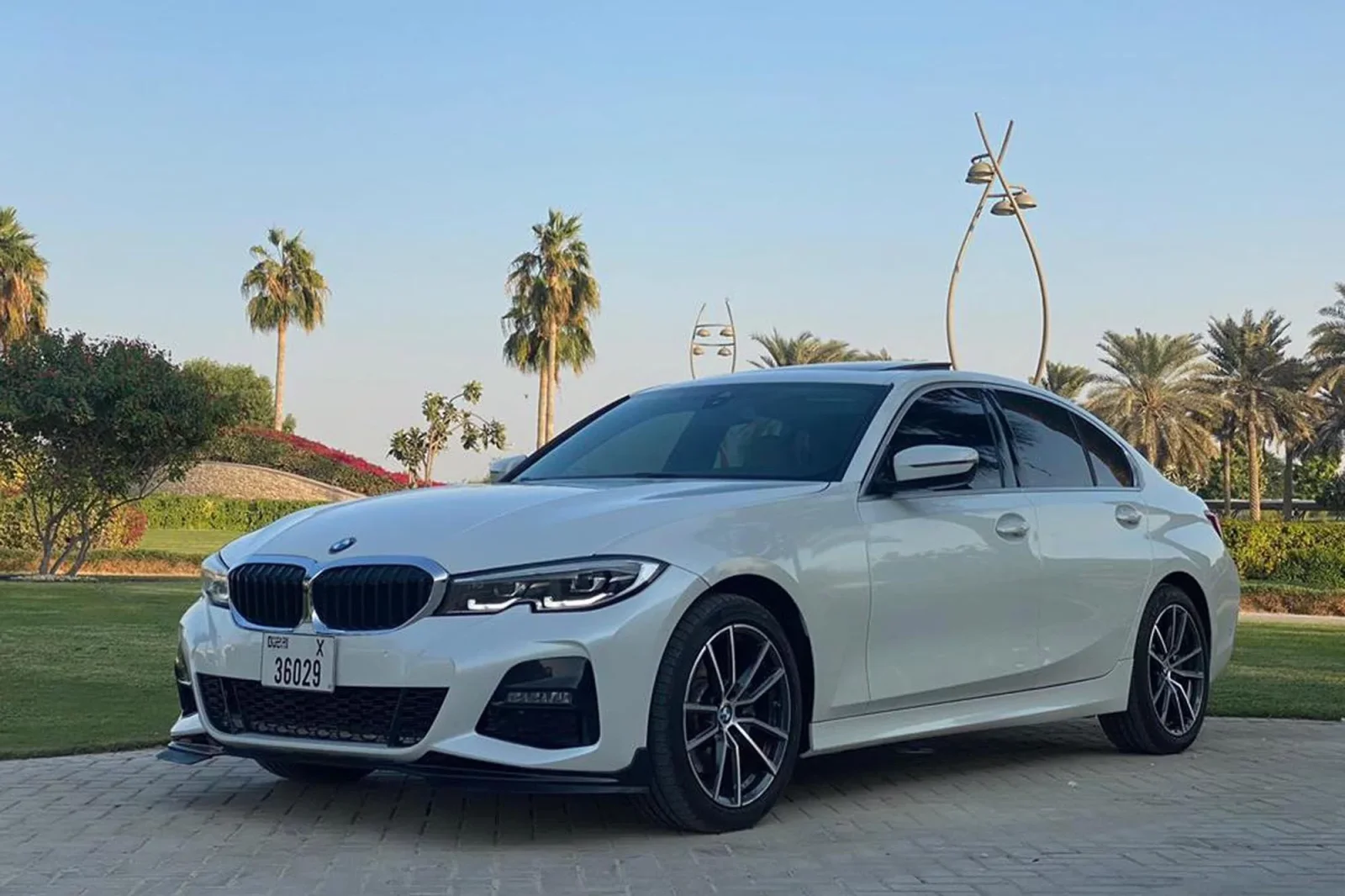 Kiralık BMW 3-Series  Beyaz 2021 içinde Dubai