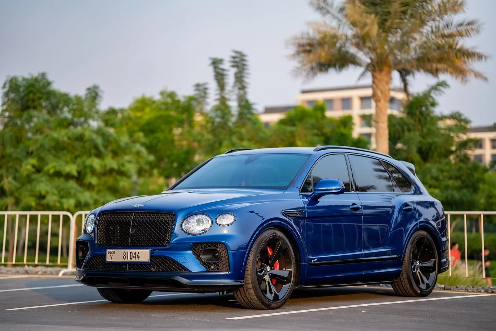 Miete Bentley Bentayga  Blau 2021 in der Dubai