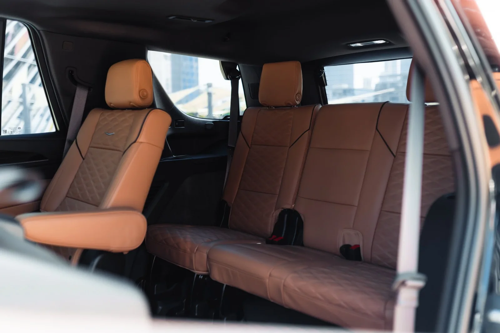 Huren Cadillac Escalade  Zwart 2021 in Dubai - 3 