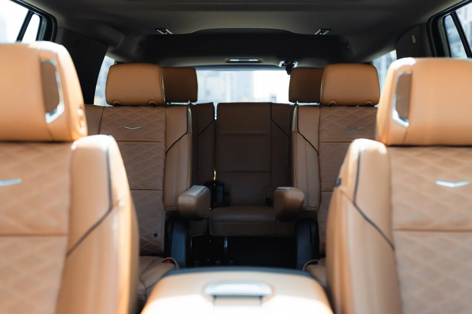 Huren Cadillac Escalade  Zwart 2021 in Dubai - 4 