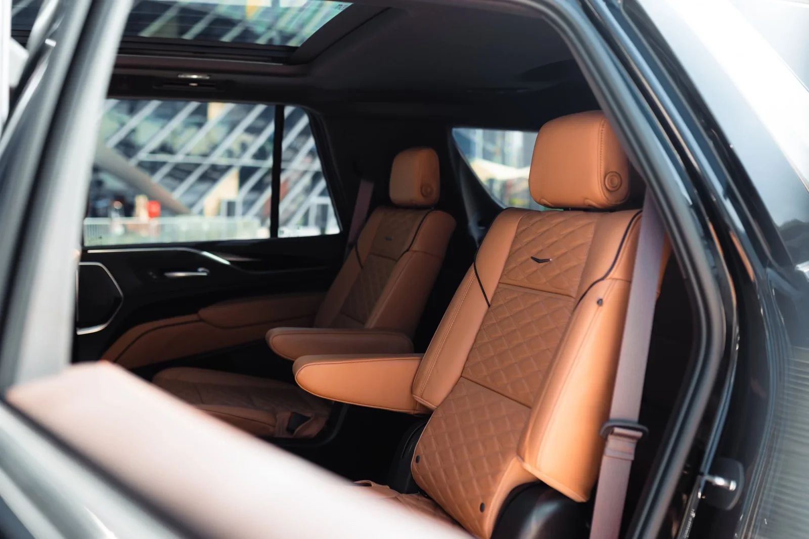 Huren Cadillac Escalade  Zwart 2021 in Dubai - 2 