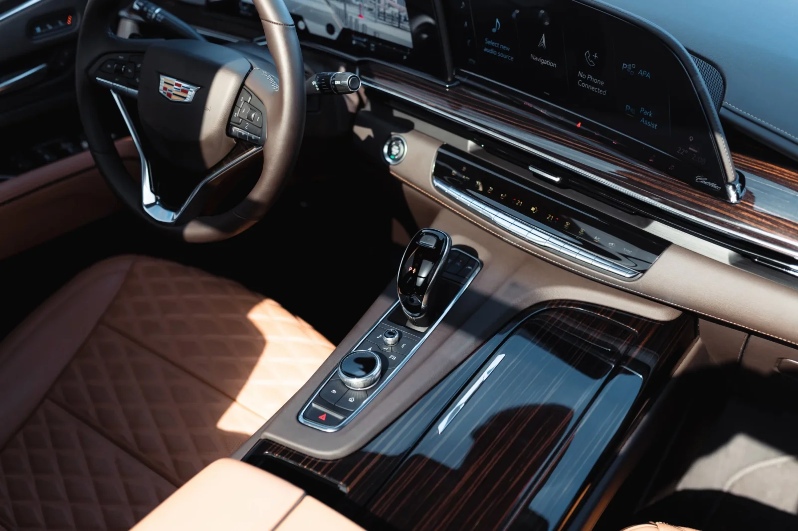 Huren Cadillac Escalade  Zwart 2021 in Dubai - 12 