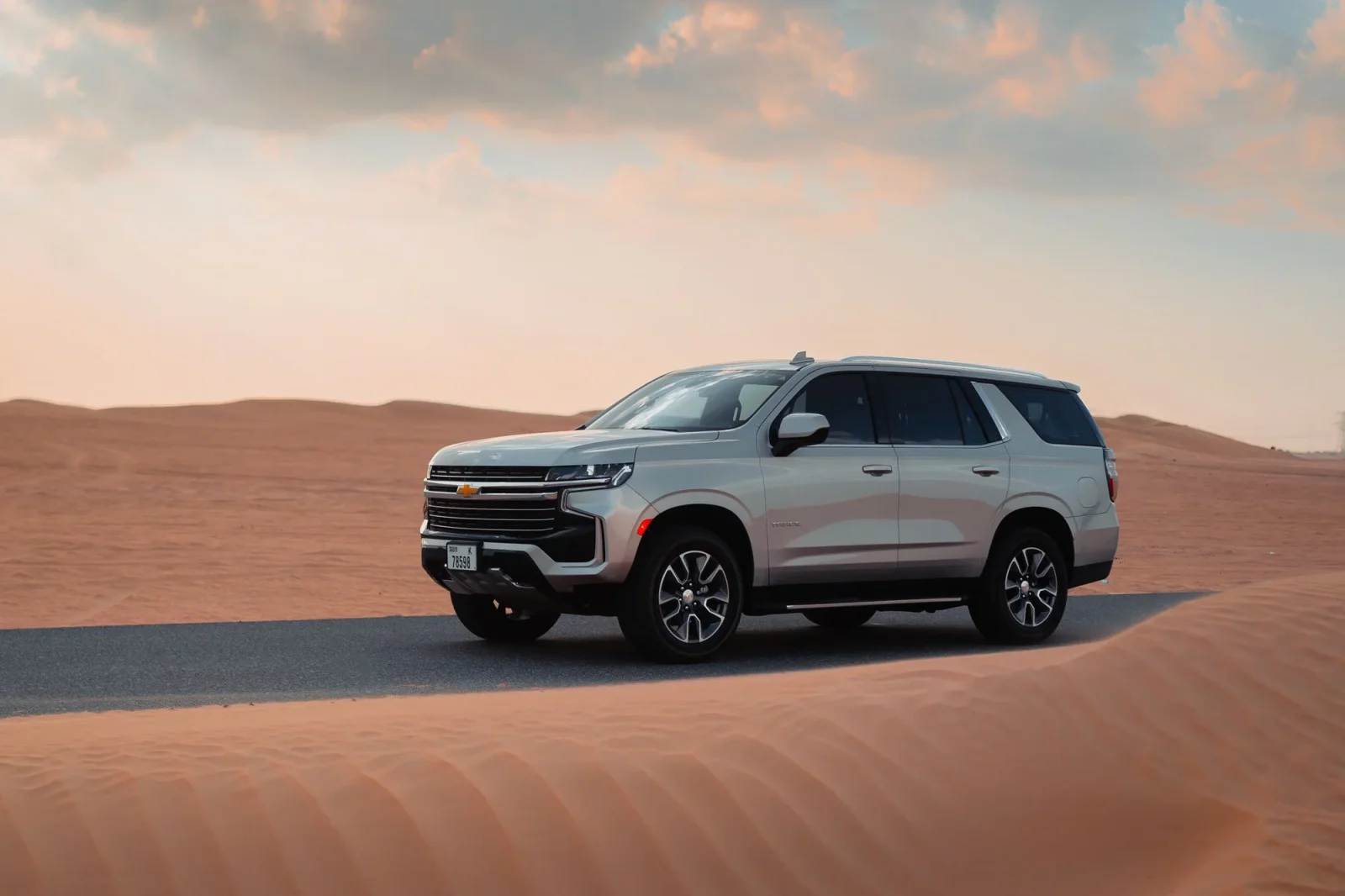 Alquiler Chevrolet Tahoe  Beige 2022 en Dubái