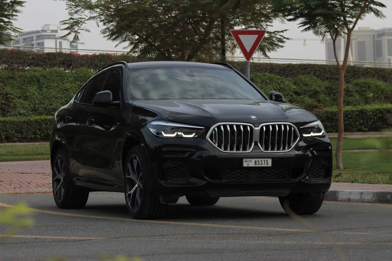 Miete BMW X6  Schwarz 2022 in der Dubai