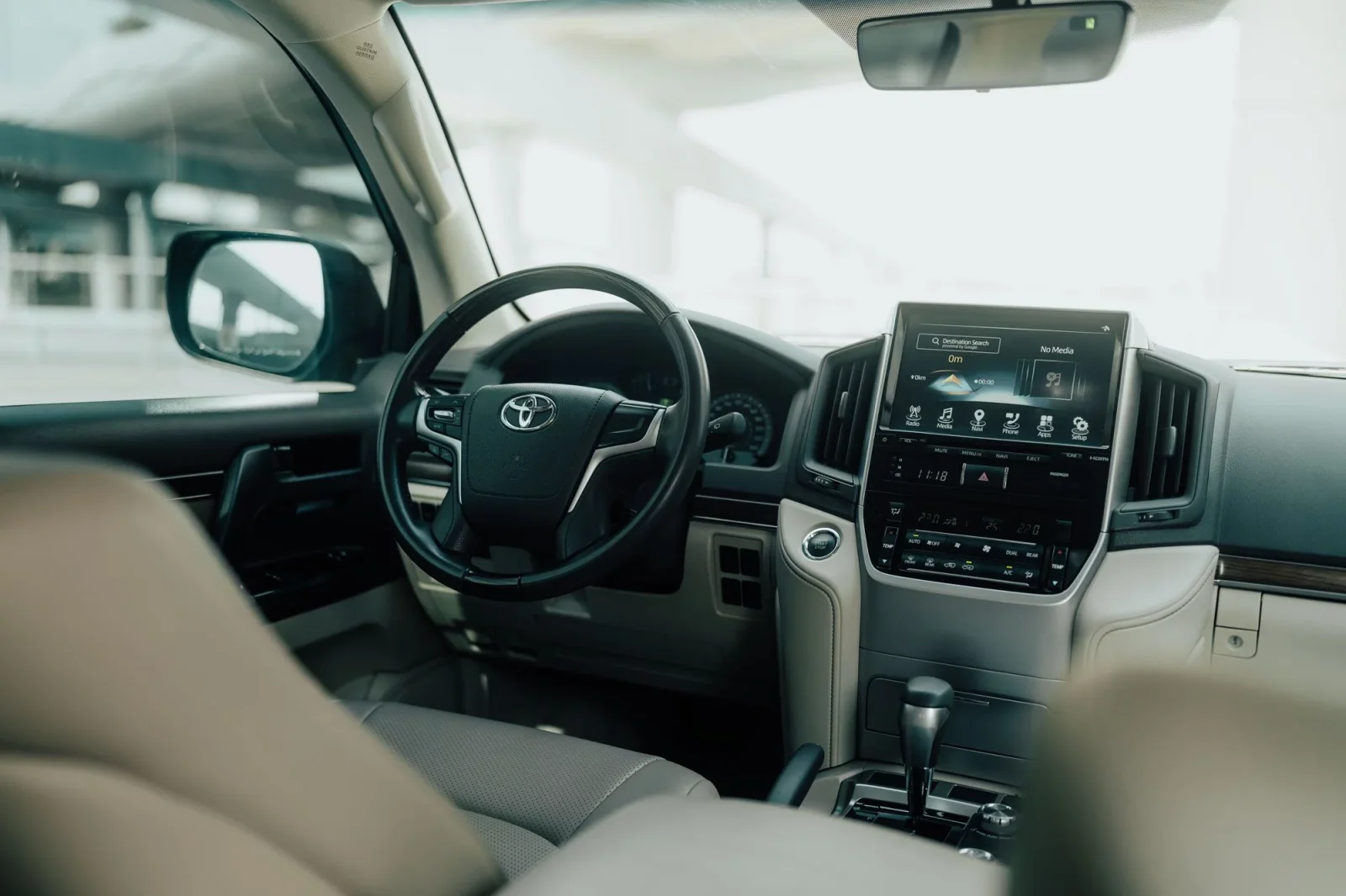 Alquiler Toyota Land Cruiser 200 Negro 2021 en Dubái - 7 