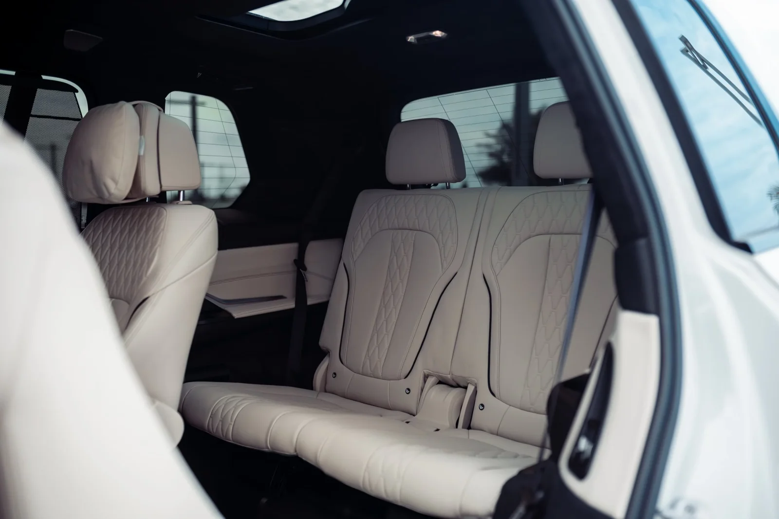 Affitto BMW X7  Bianco 2023 in Dubai - 10 