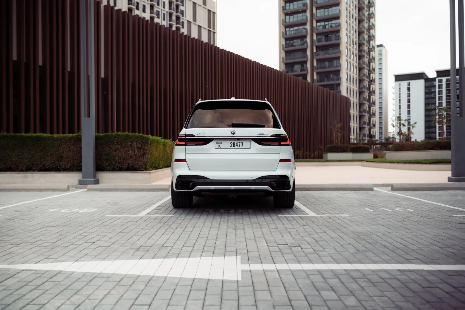 Affitto BMW X7  Bianco 2023 in Dubai - 5 