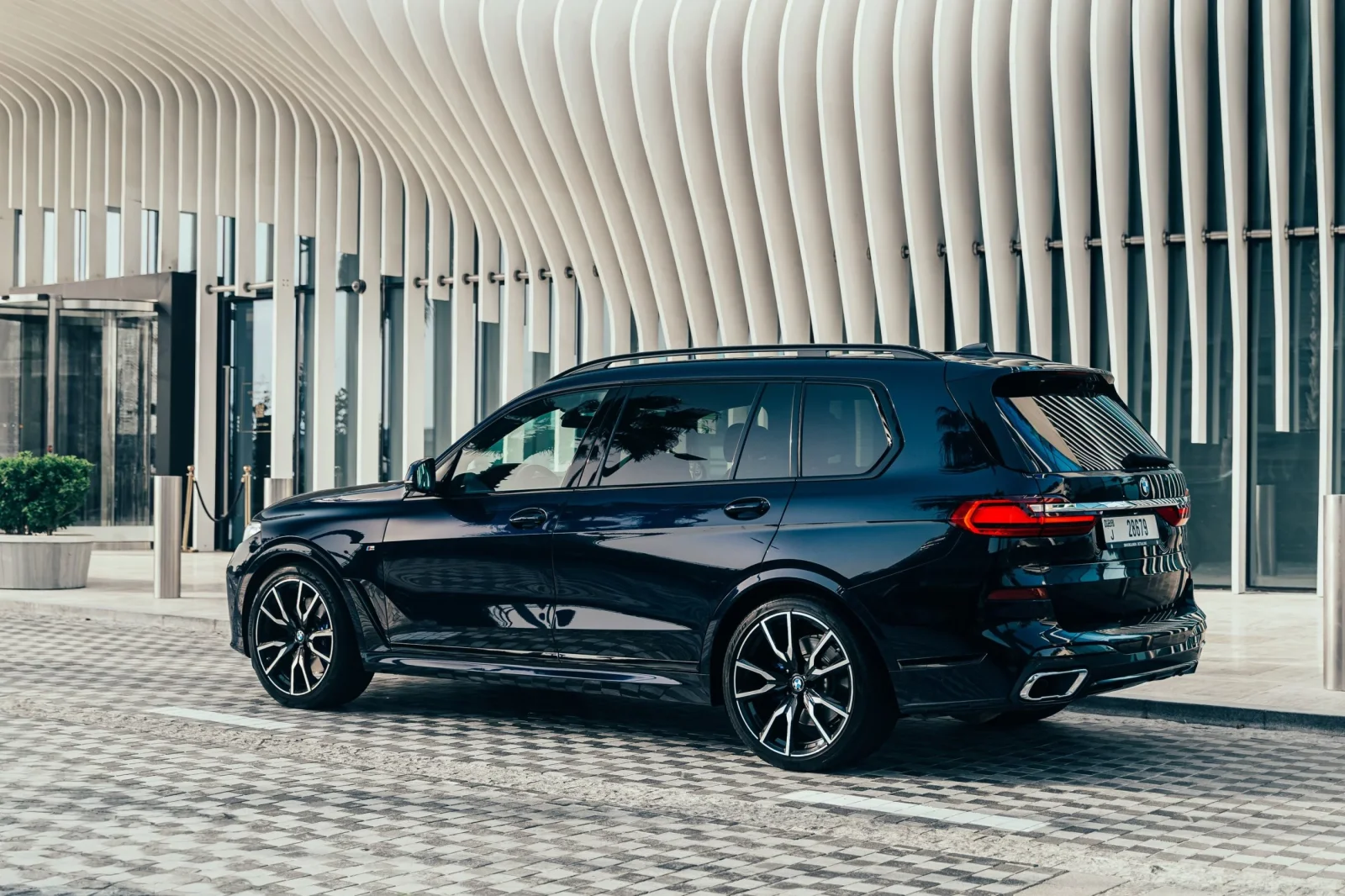 Huren BMW X7  Blauw 2021 in Dubai - 5 