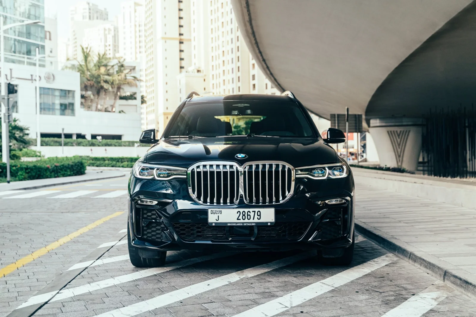 Huren BMW X7  Blauw 2021 in Dubai - 1 