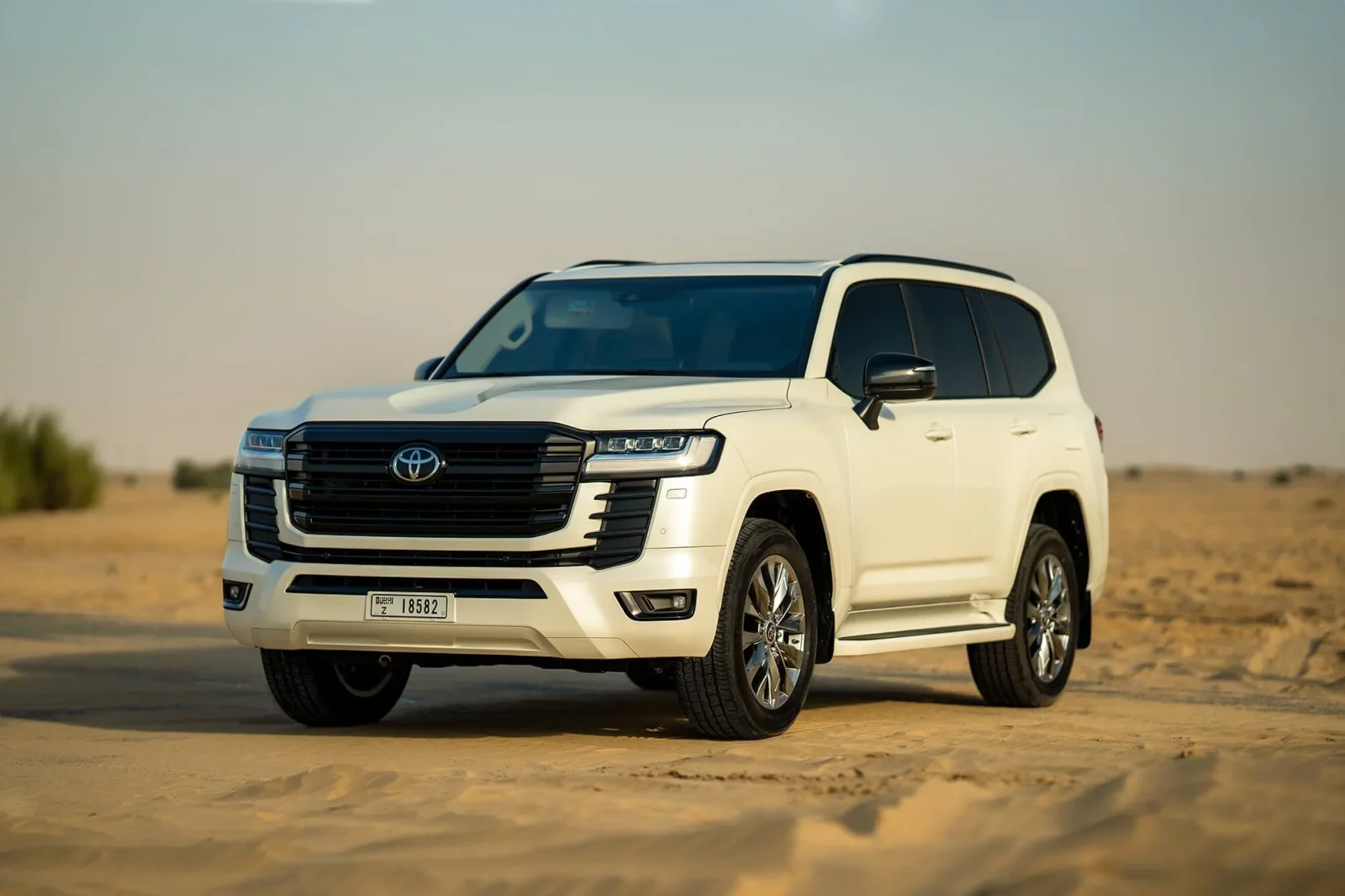 Miete Toyota Land Cruiser 300 Weiß 2022 in der Dubai