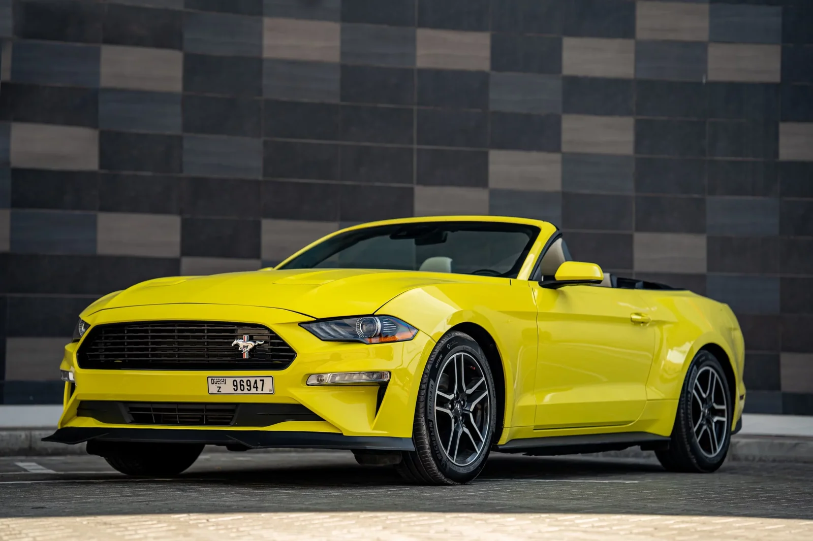 Affitto Ford Mustang  Giallo 2021 in Dubai