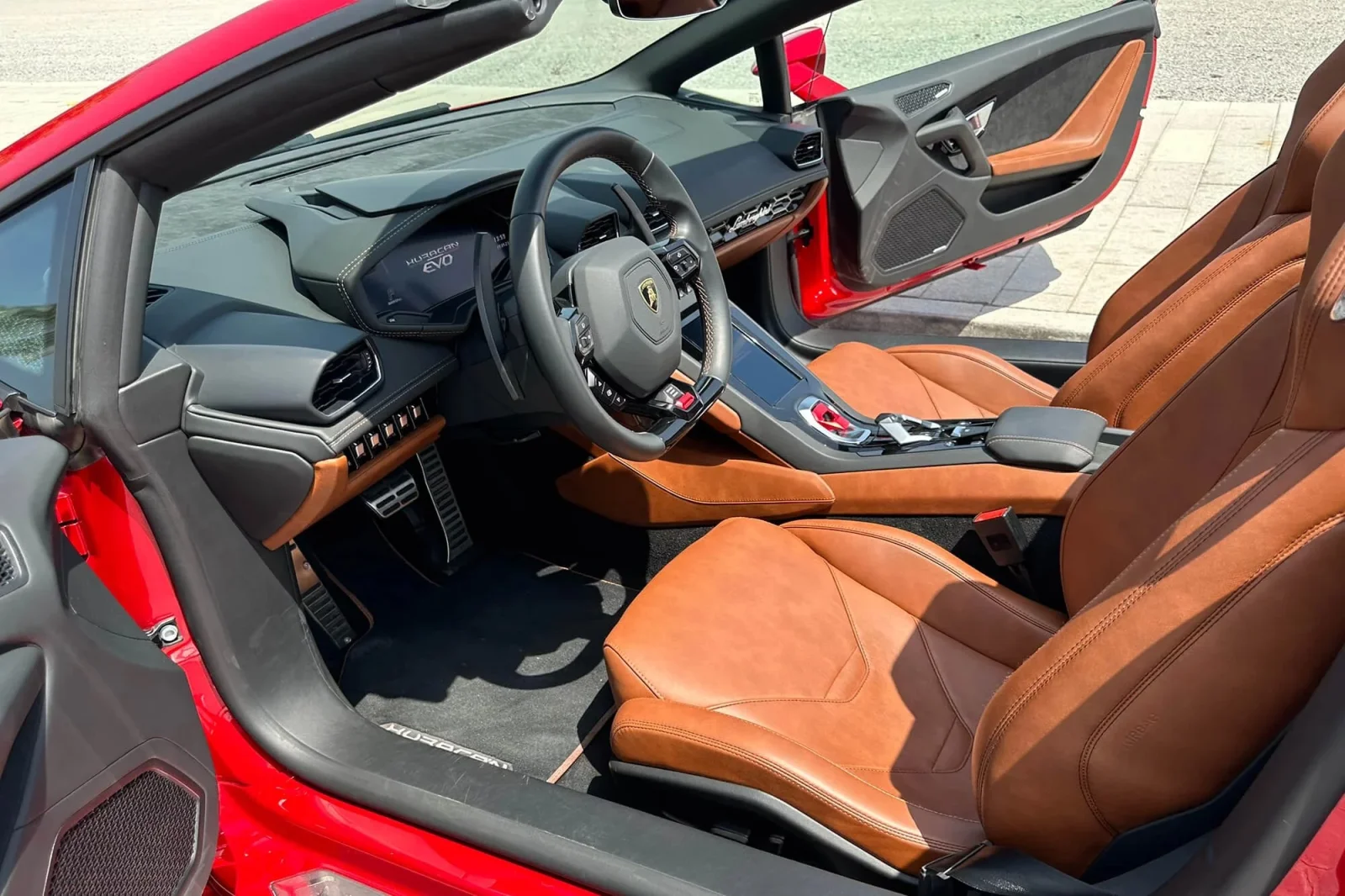 Huren Lamborghini Huracan Evo Spyder Rood 2022 in Dubai - 7 