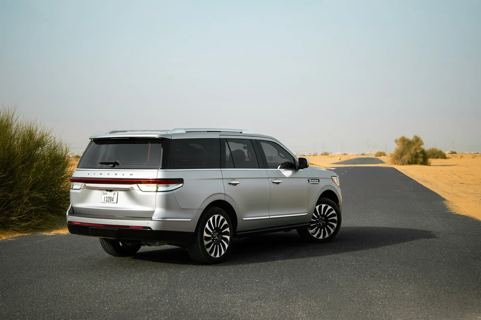 Miete Lincoln Navigator  Silber 2022 in der Dubai - 7 