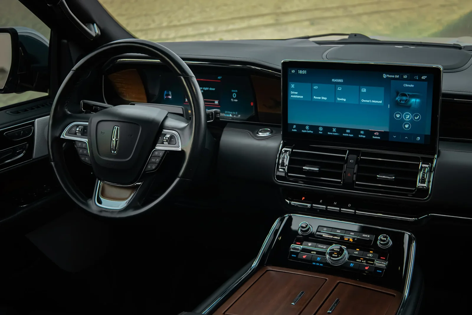 Miete Lincoln Navigator  Silber 2022 in der Dubai - 4 