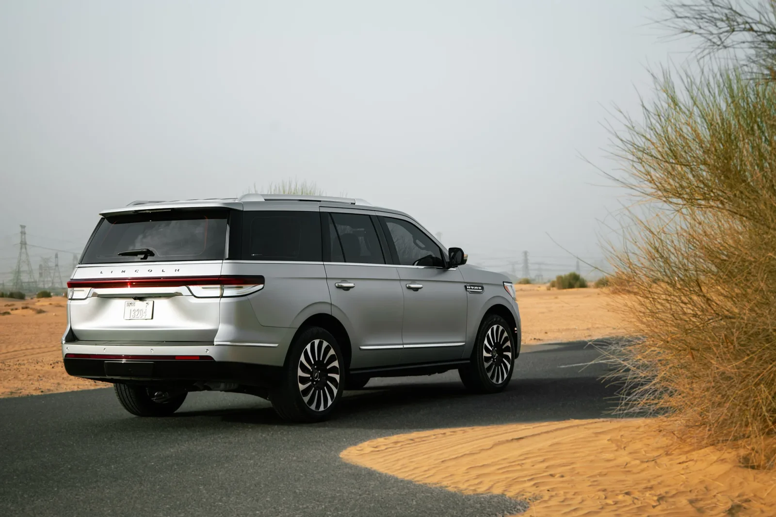 Miete Lincoln Navigator  Silber 2022 in der Dubai - 15 