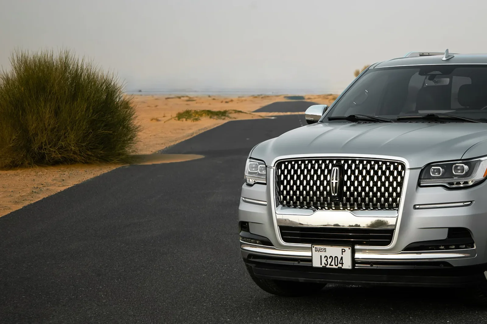 Miete Lincoln Navigator  Silber 2022 in der Dubai - 16 