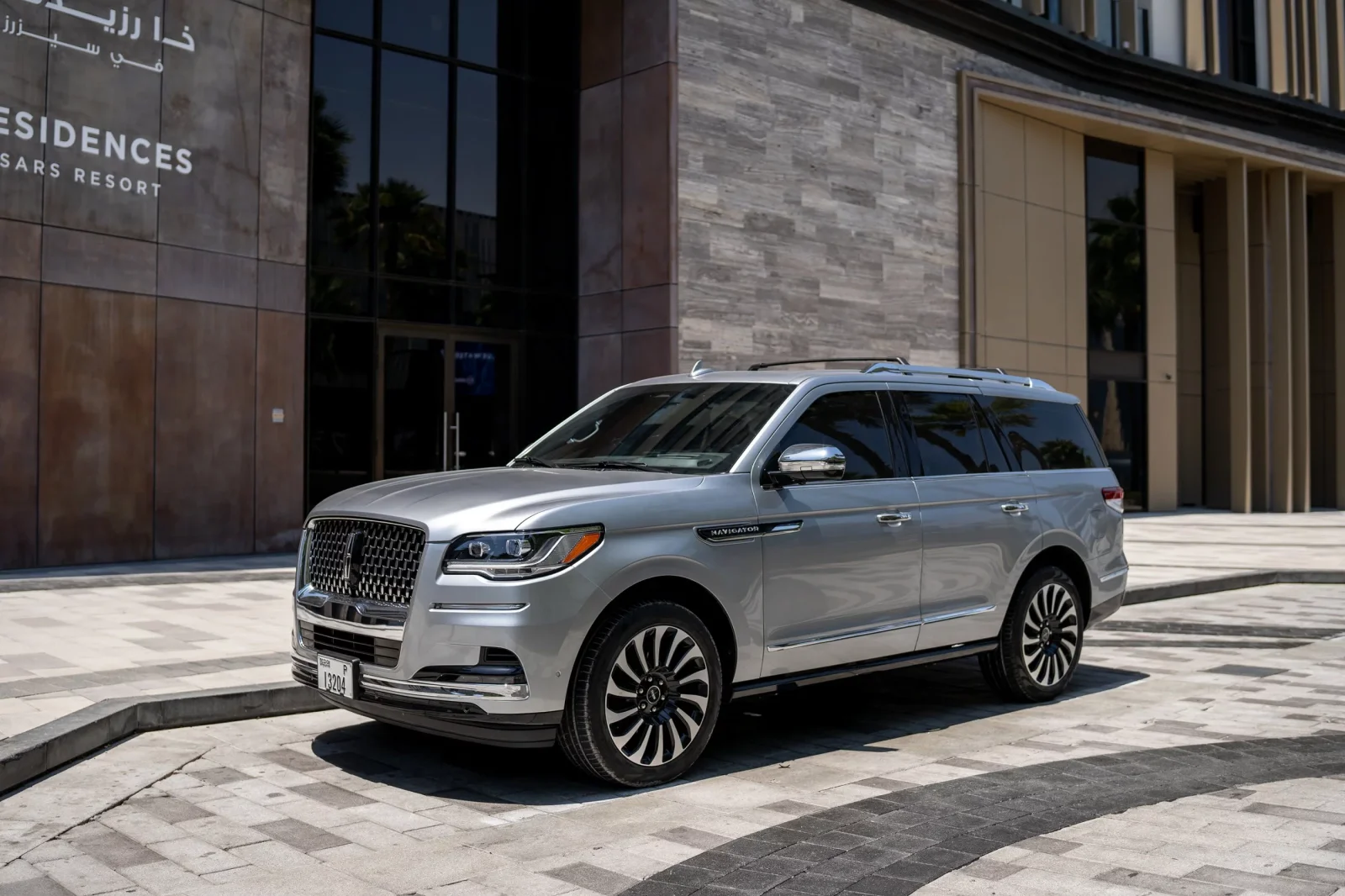 Kiralık Lincoln Navigator  Gümüş 2022 içinde Dubai