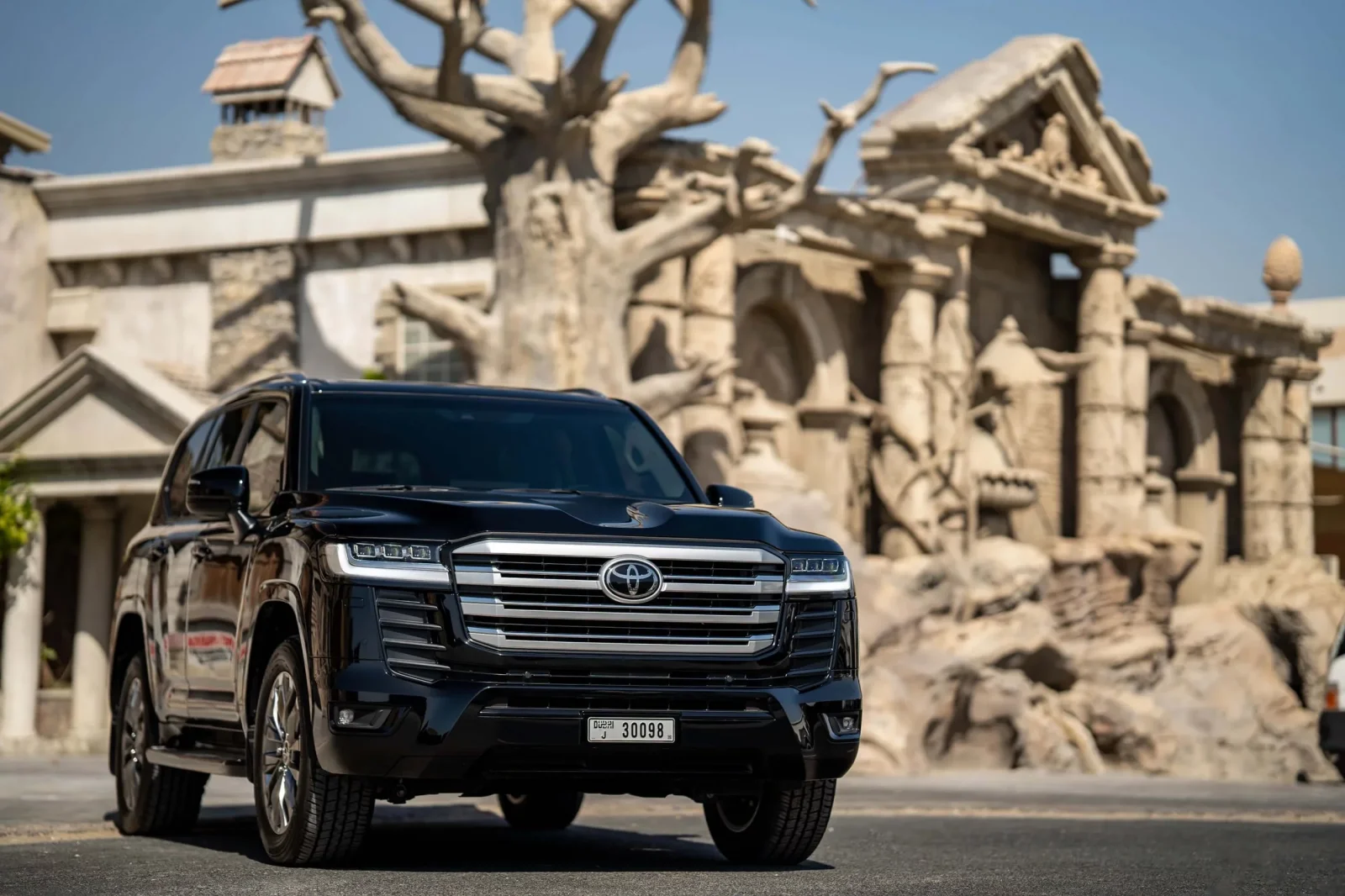 Kiralık Toyota Land Cruiser 300 Siyah 2023 içinde Dubai