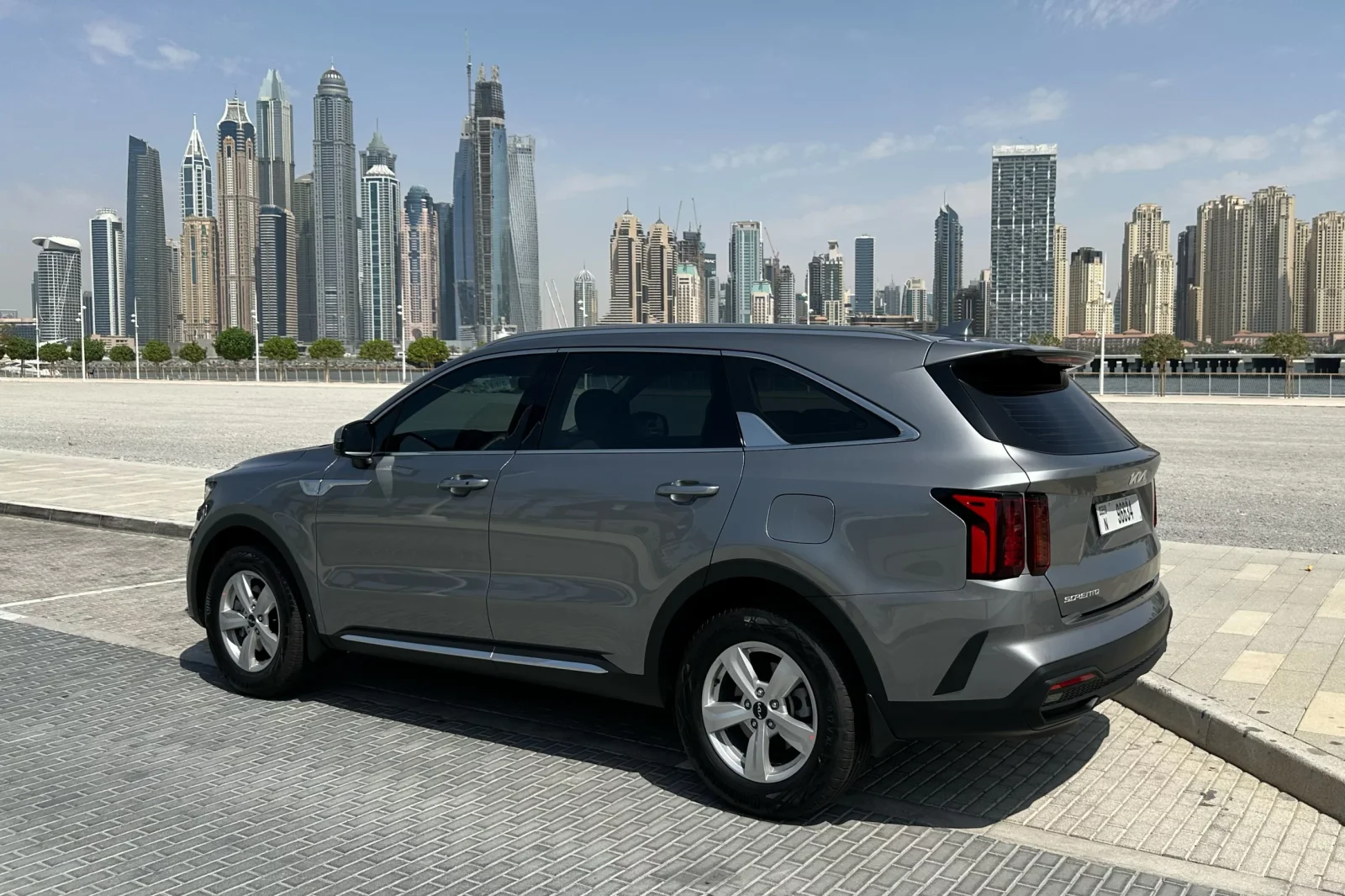 Loyer Kia Sorento  Gris 2023 en Dubai - 2 
