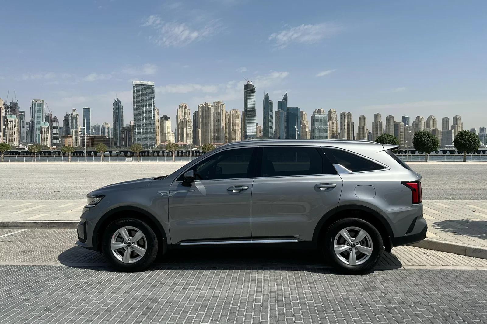 Loyer Kia Sorento  Gris 2023 en Dubai - 1 