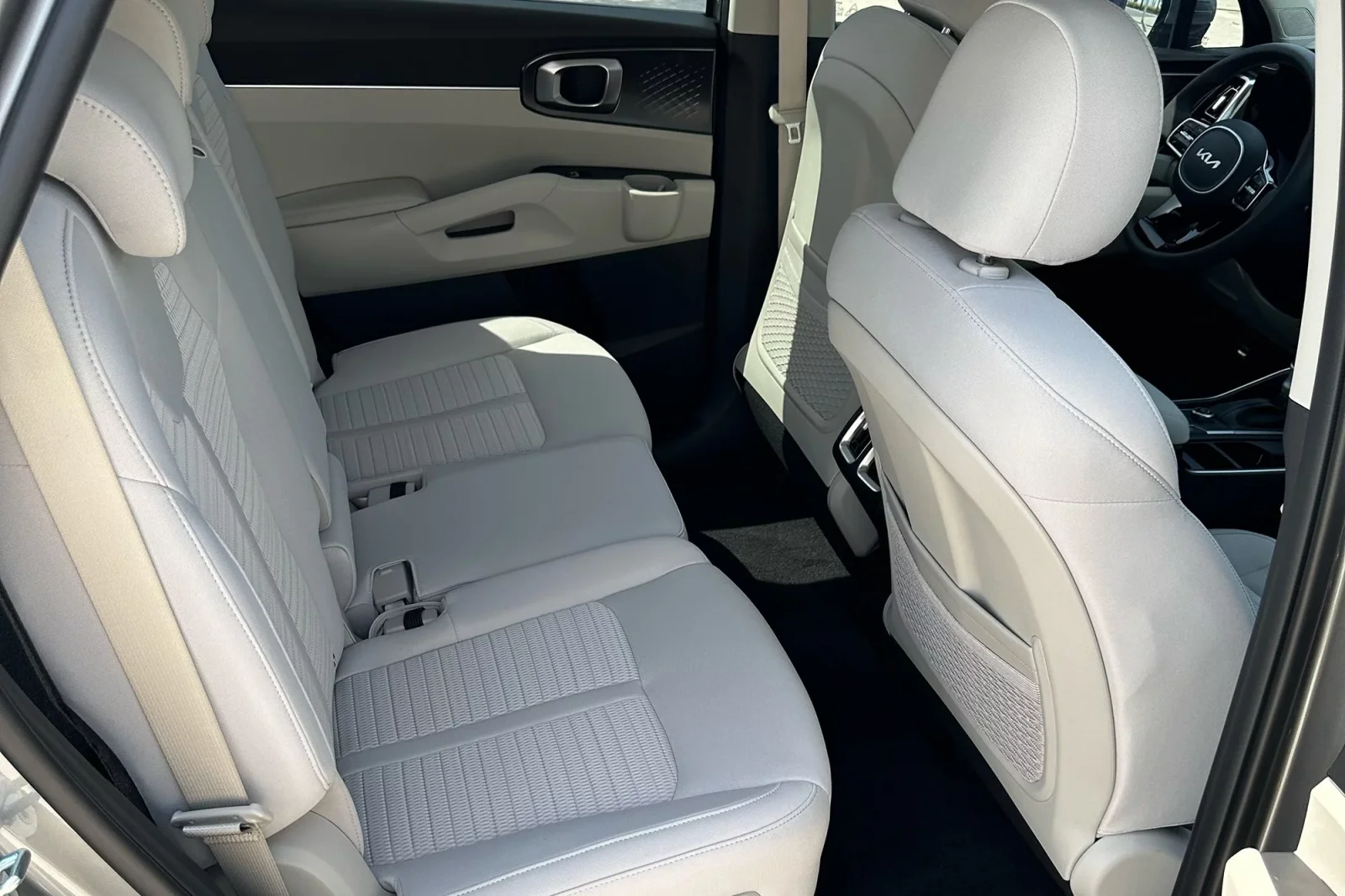 Loyer Kia Sorento  Gris 2023 en Dubai - 10 