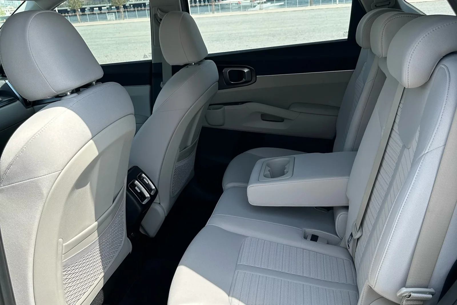 Loyer Kia Sorento  Gris 2023 en Dubai - 5 