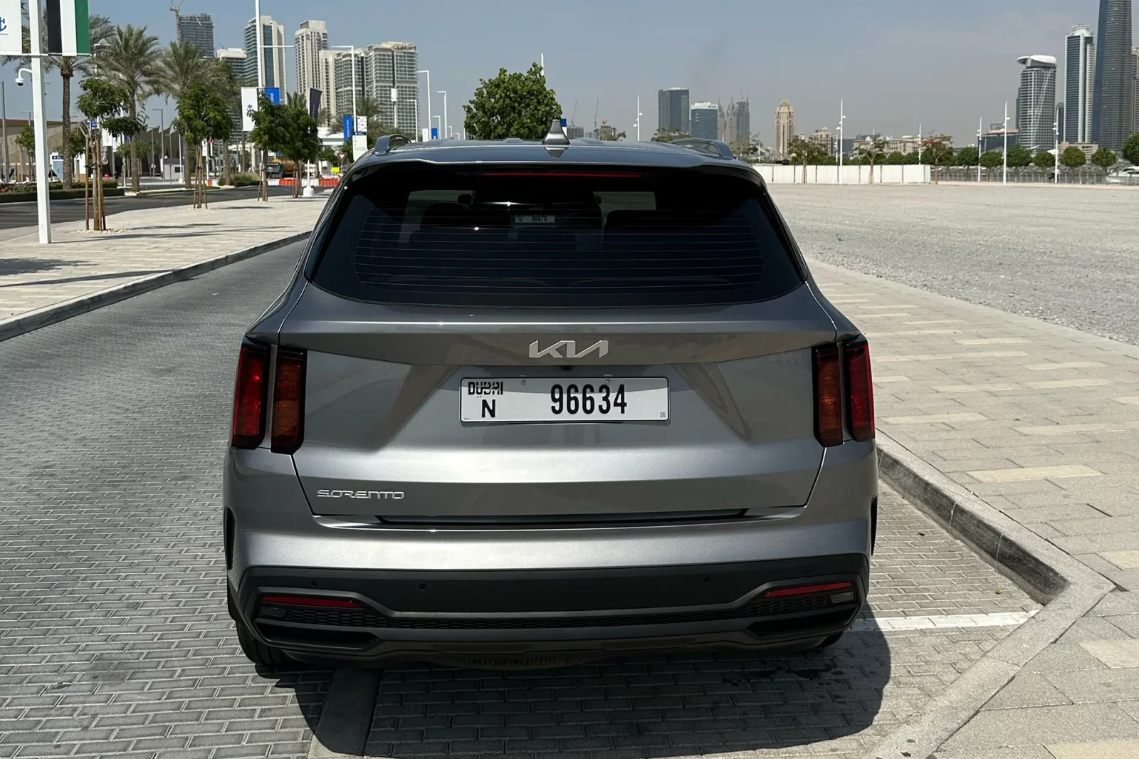 Loyer Kia Sorento  Gris 2023 en Dubai - 4 