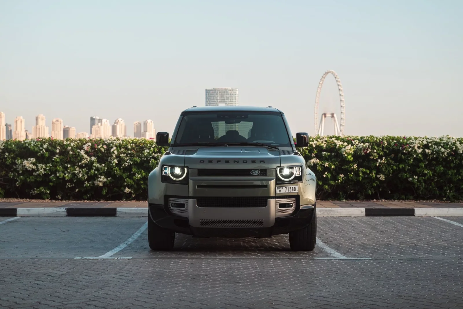 Alquiler Land Rover Defender  Verde 2022 en Dubái - 2 