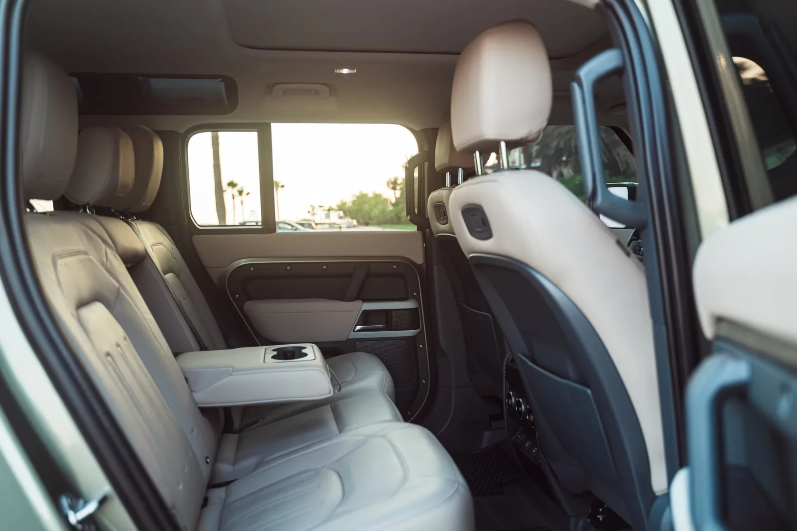 Alquiler Land Rover Defender  Verde 2022 en Dubái - 5 