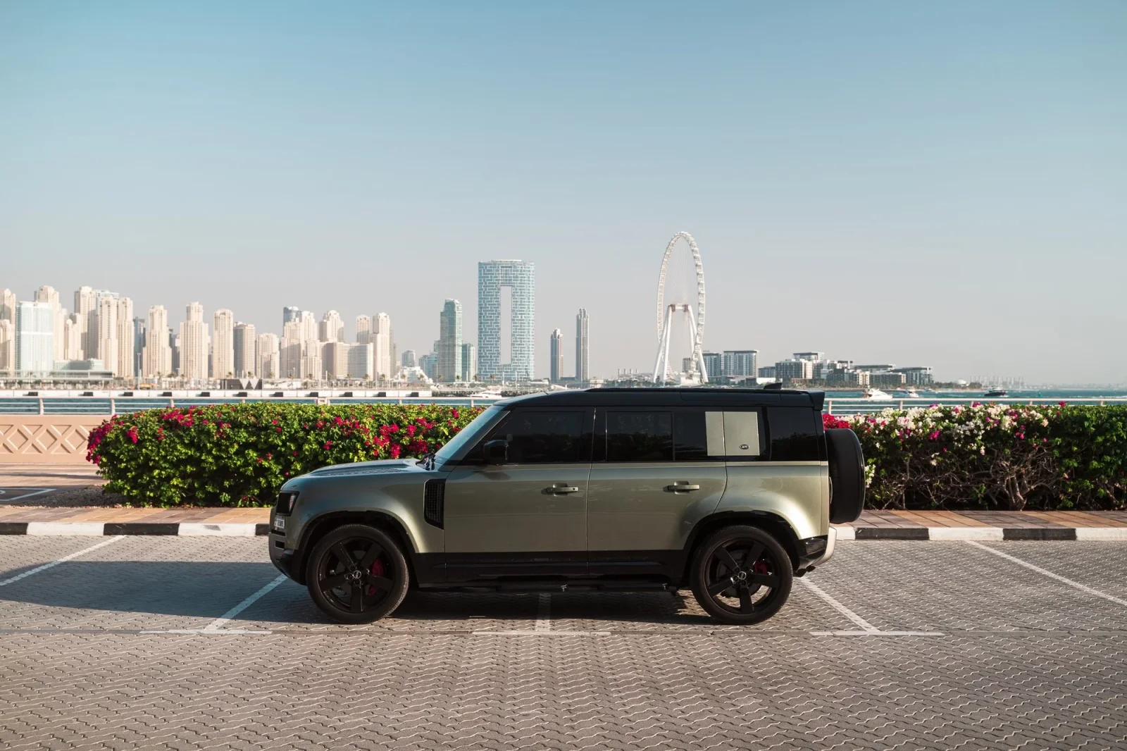 Alquiler Land Rover Defender  Verde 2022 en Dubái - 7 