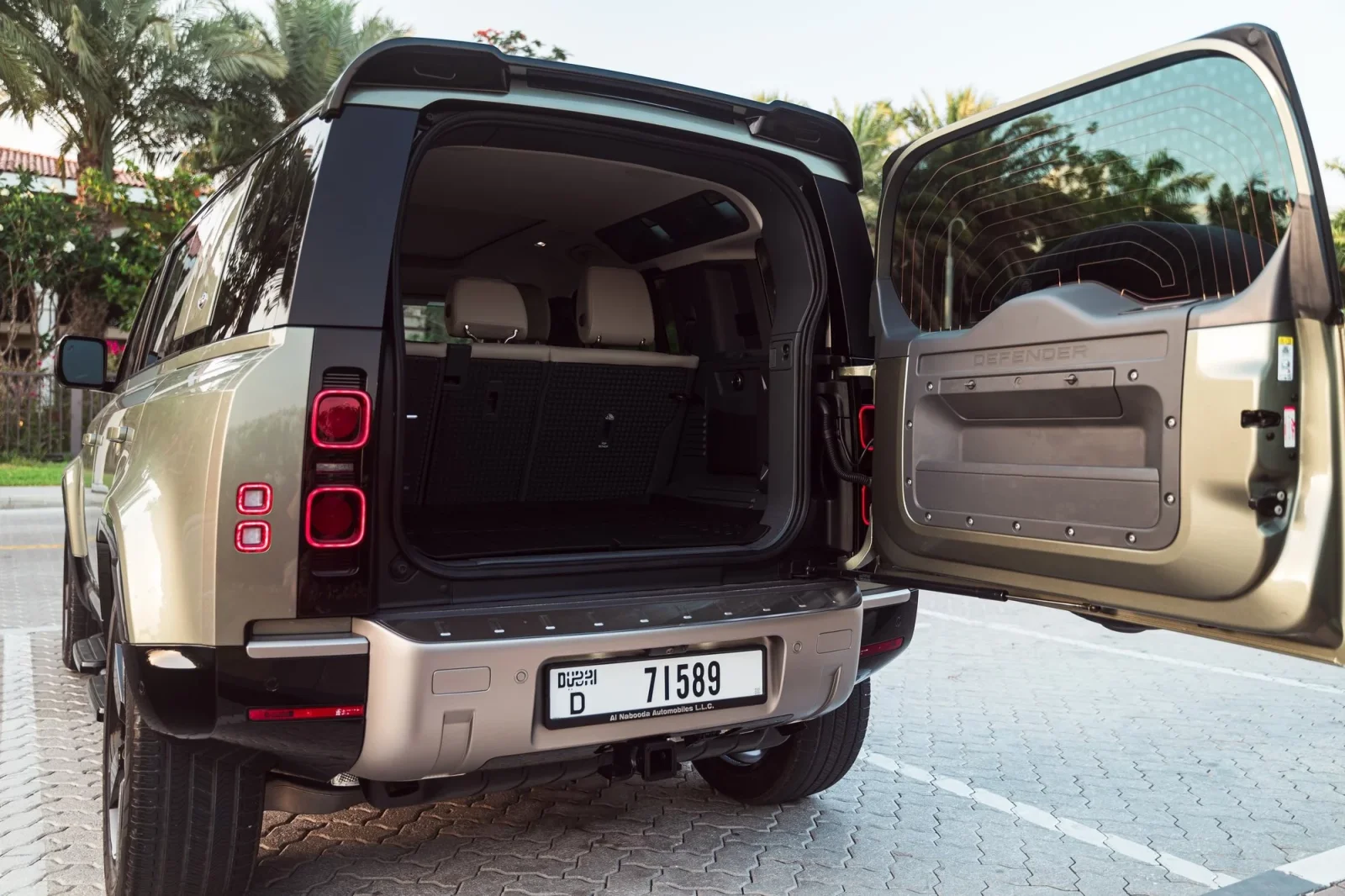 Alquiler Land Rover Defender  Verde 2022 en Dubái - 9 