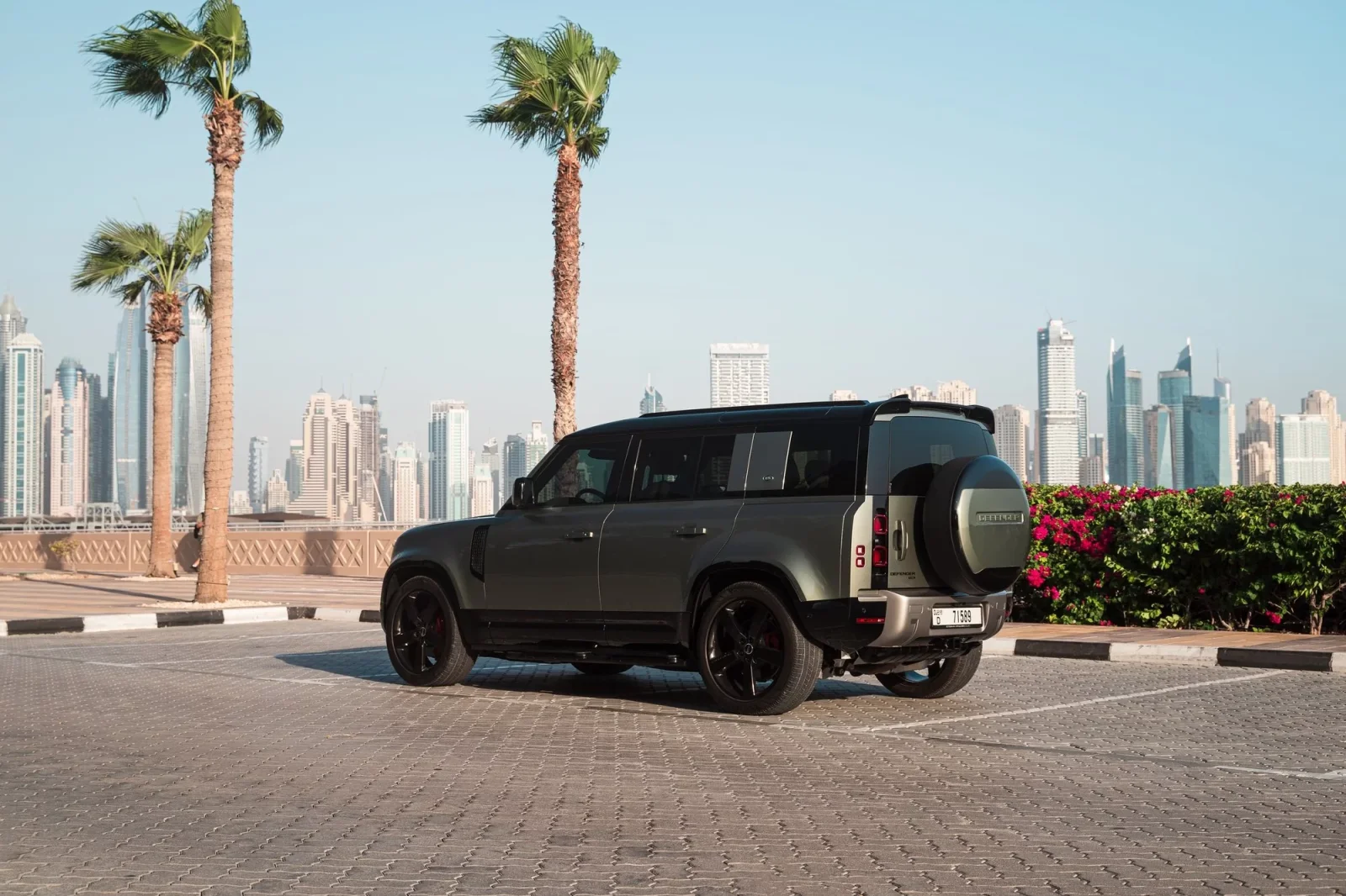 Alquiler Land Rover Defender  Verde 2022 en Dubái - 8 