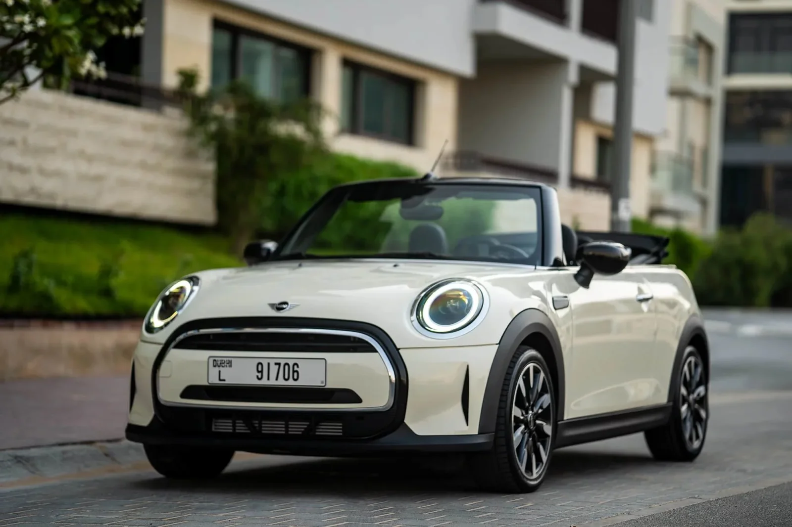 Miete Mini Cooper S Convertible Weiß 2022 in der Dubai