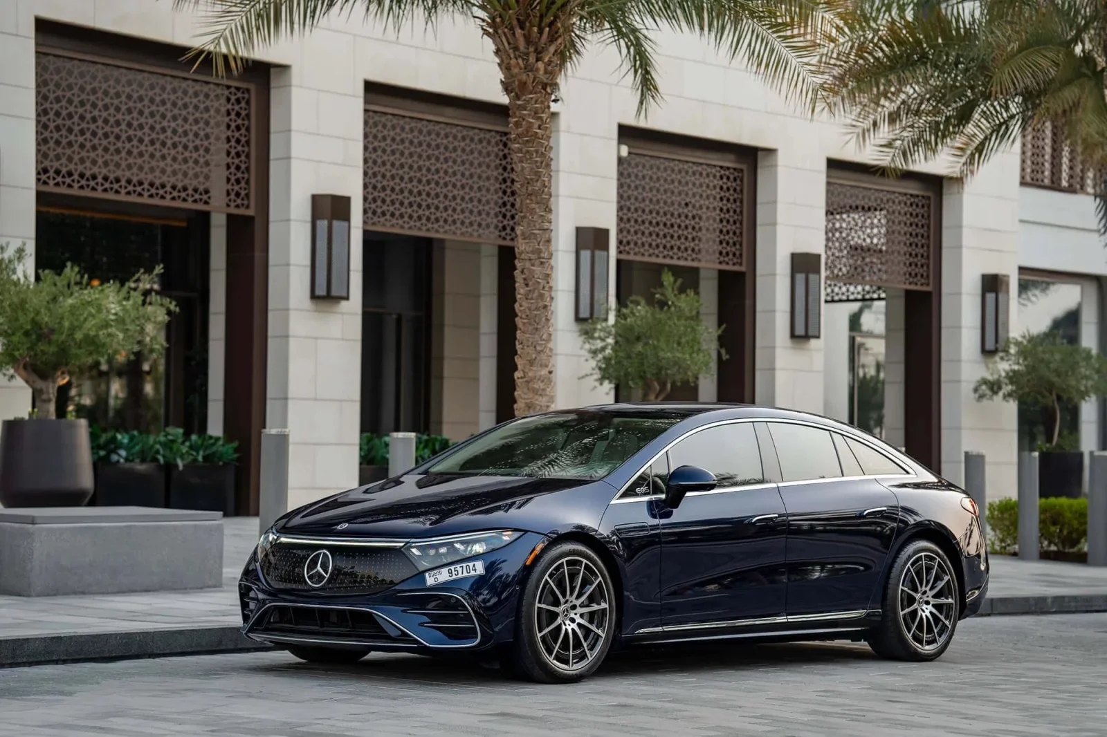 Miete Mercedes-Benz EQS 580 Blau 2022 in der Dubai