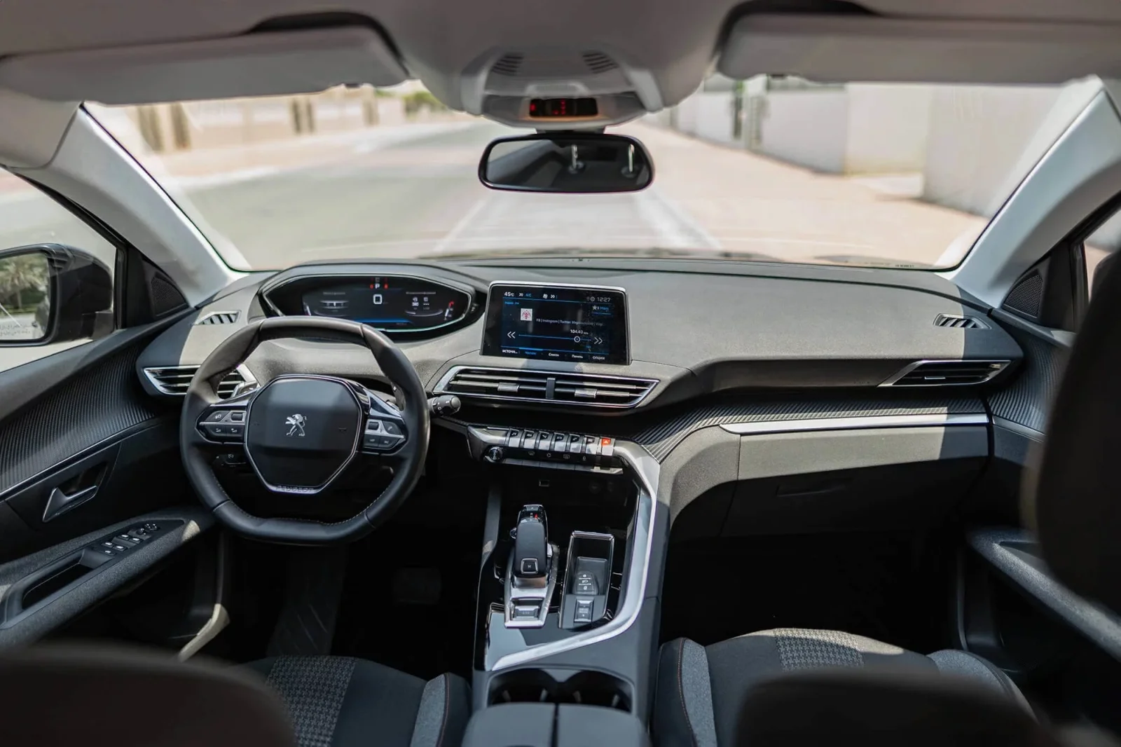 Huren Peugeot 3008  Grijs 2023 in Dubai - 5 