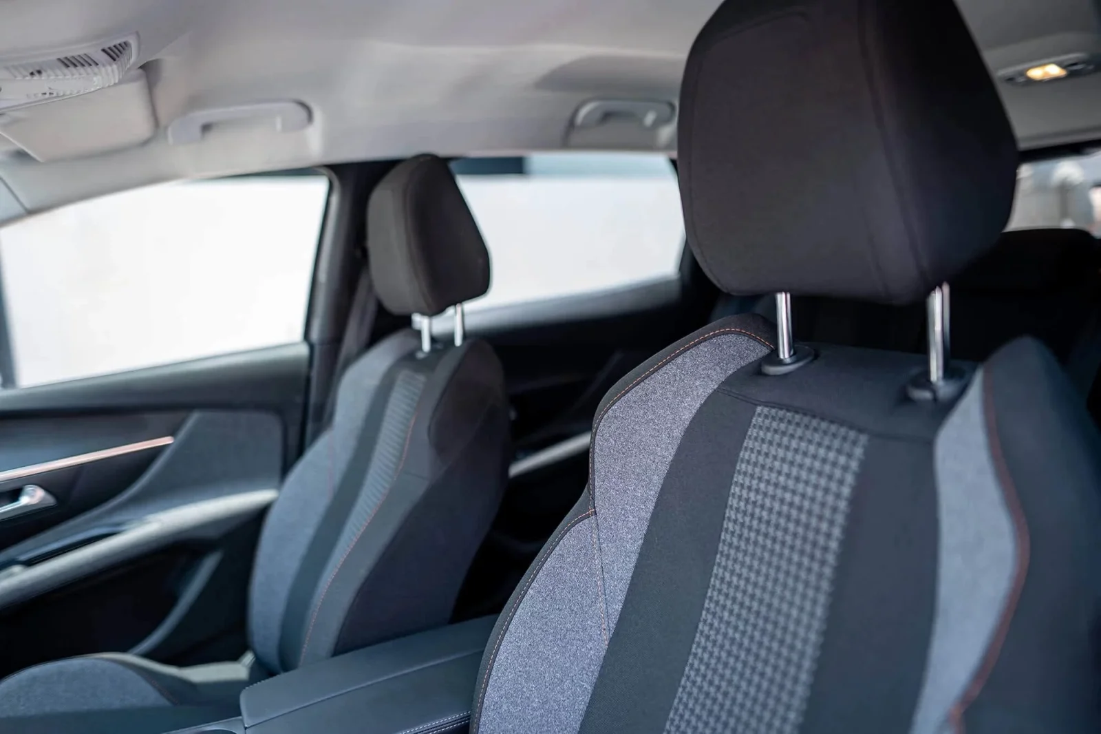 Huren Peugeot 3008  Grijs 2023 in Dubai - 7 