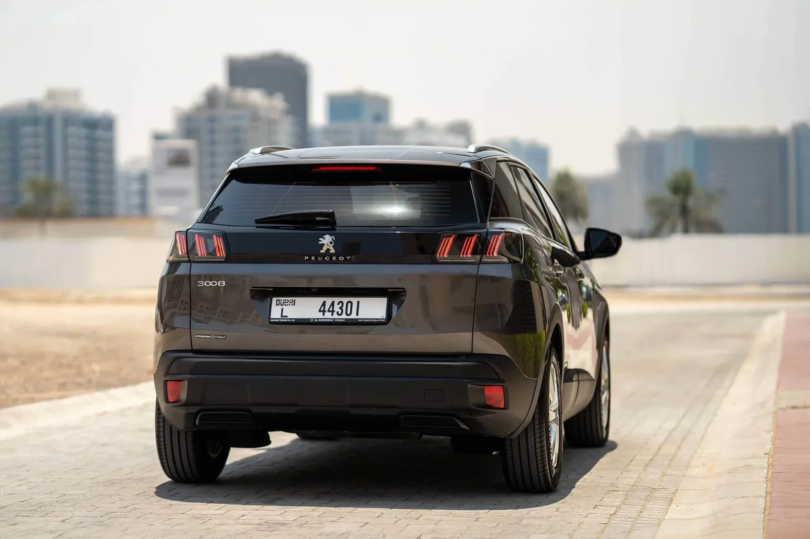 Huren Peugeot 3008  Grijs 2023 in Dubai - 4 