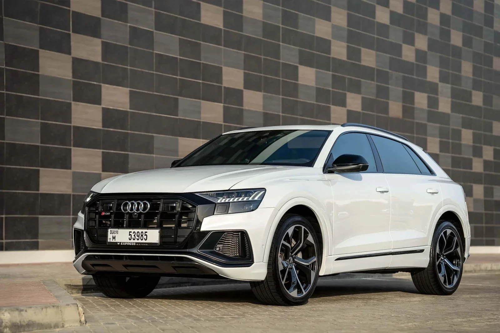 Miete Audi Q8  Weiß 2022 in der Dubai