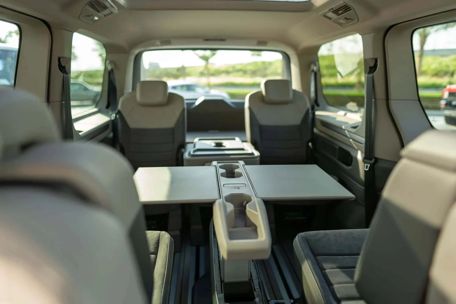 Miete Volkswagen Multivan  Grau 2023 in der Dubai - 8 