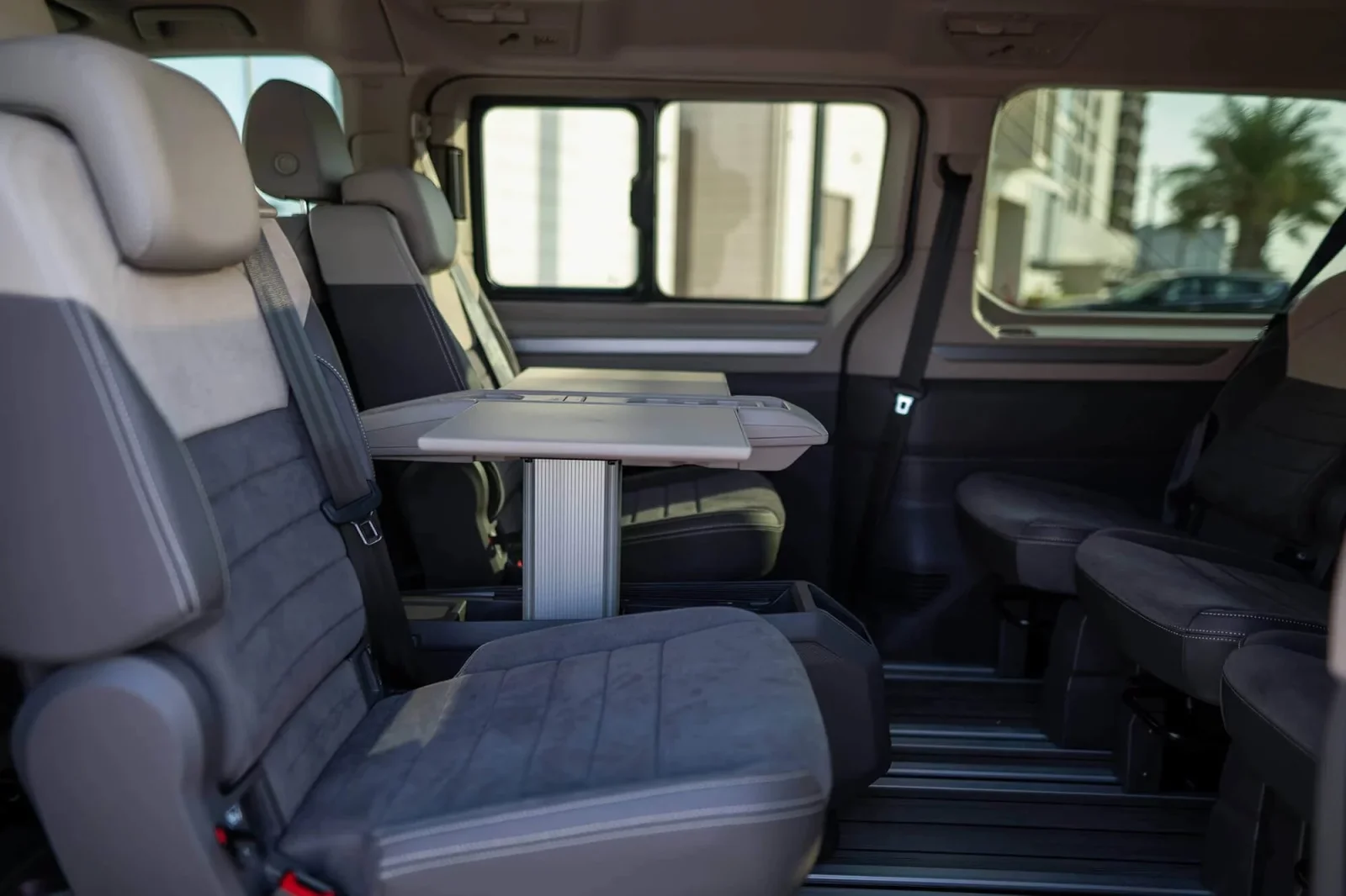 Miete Volkswagen Multivan  Grau 2023 in der Dubai - 5 