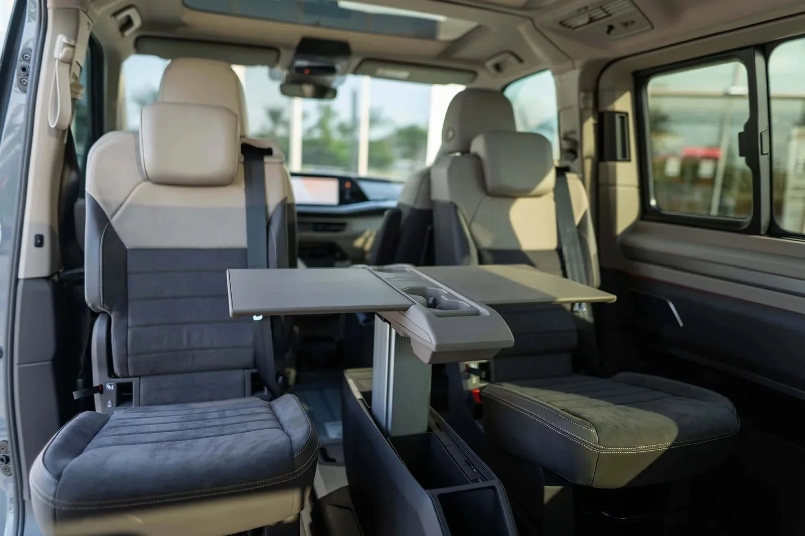 Miete Volkswagen Multivan  Grau 2023 in der Dubai - 6 