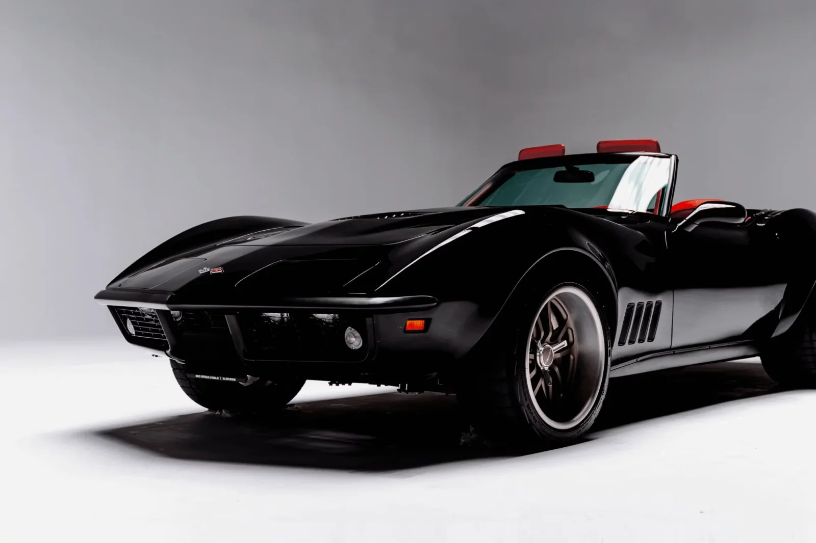 Miete Chevrolet Corvette  Schwarz 1972 in der Dubai