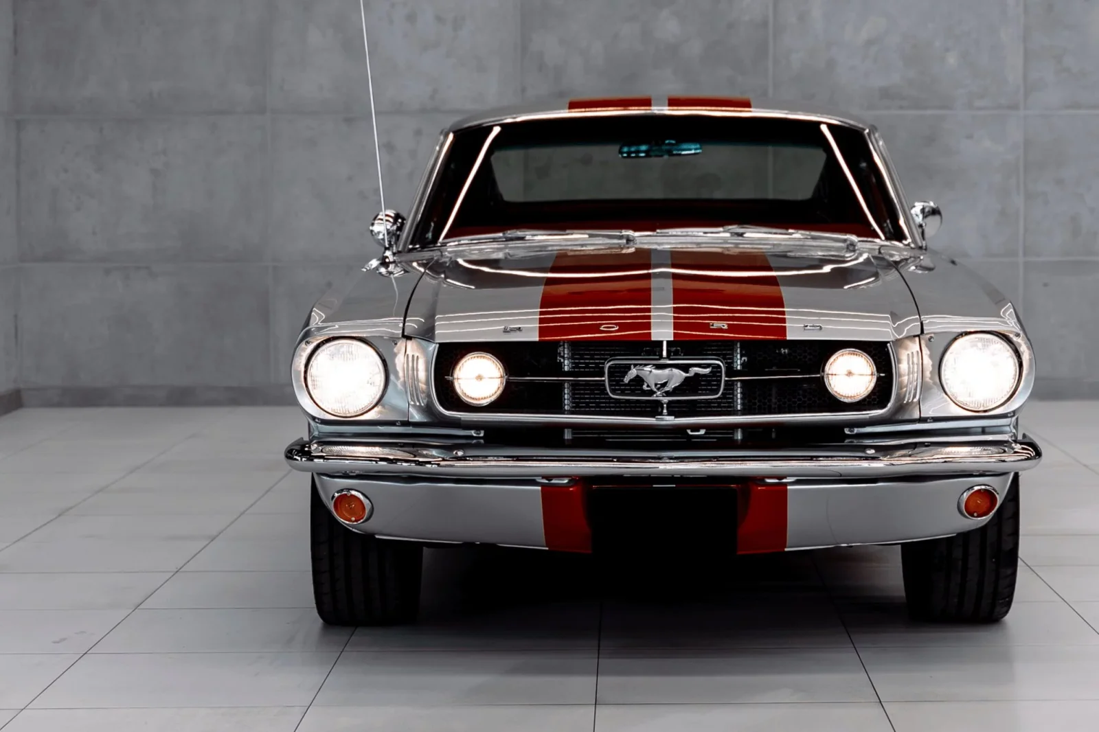 Аренда Ford Mustang  Серебряный 1965 в Дубае